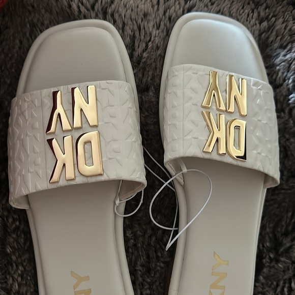 DKNY White Gold Logo Bling Slip On Flat Slides  Sandals Size 6.5 - Picture 4 of 12
